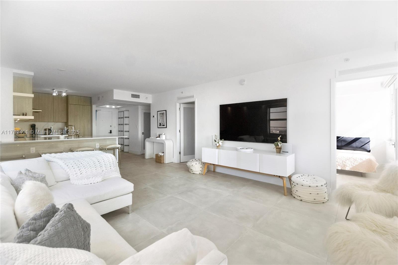 Property for Sale at 100 Lincoln Rd 1411, Miami Beach, Miami-Dade County, Florida - Bedrooms: 3 
Bathrooms: 2  - $975,000