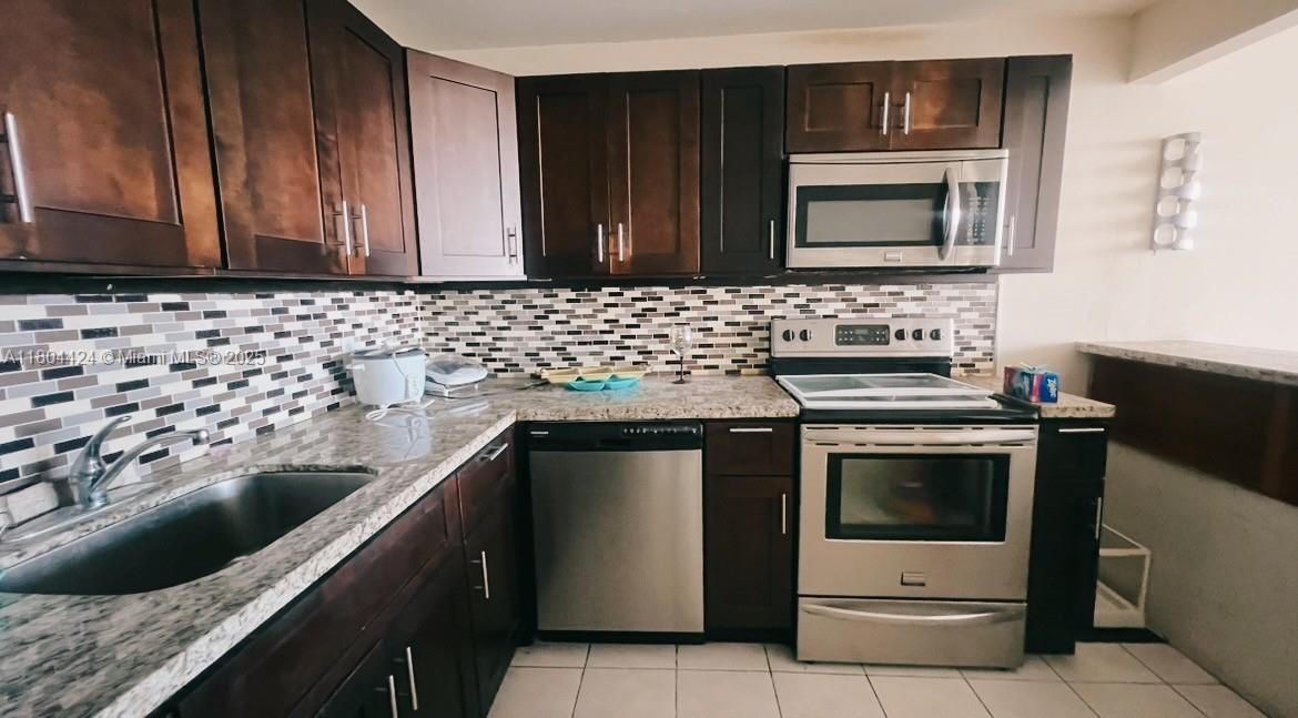 2025 Ne 164th St 506, North Miami Beach, Miami-Dade County, Florida - 1 Bedrooms  
2 Bathrooms - 