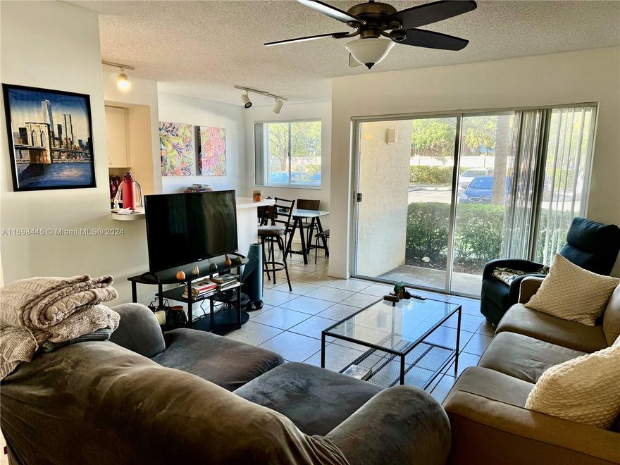 INVESTOR FRIENDLY, UNIT RENTED UNTIL JUNE 2025, VERY GOOD TENANT. 
GREAT LAY OUT, ALL TILED NO CARPET. GREAT LOCATION NEAR NOVA UNIVERSITY, EASY ACCESS TO 595, TURNPIKE AND I95. CENTRAL LOCATION.