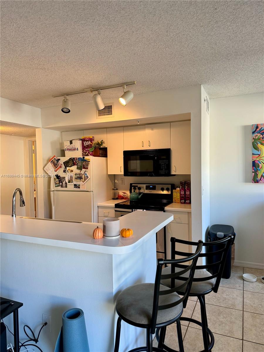 ROYAL GRAND CONDO - Residential