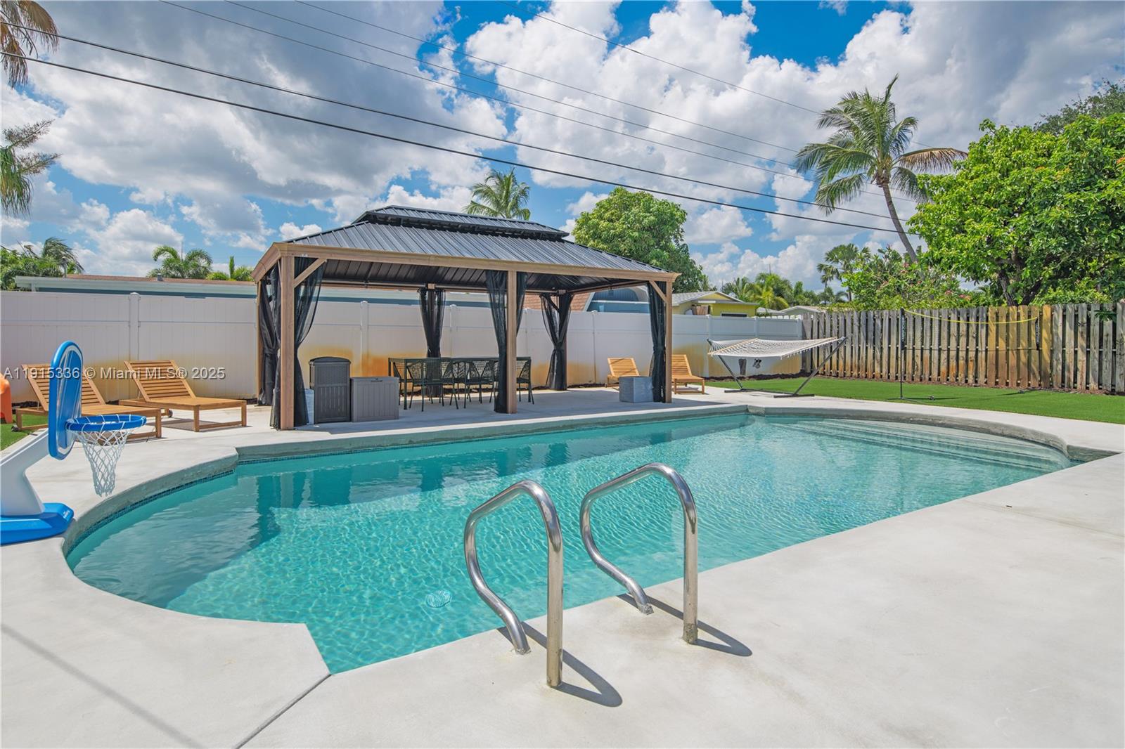 CORAL MANOR THIRD ADD - Residential