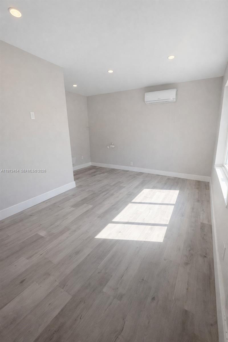 HOLLYWOOD LITTLE RANCHES - Residential Lease