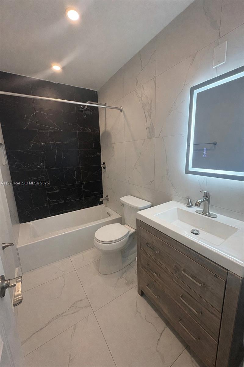 HOLLYWOOD LITTLE RANCHES - Residential Lease