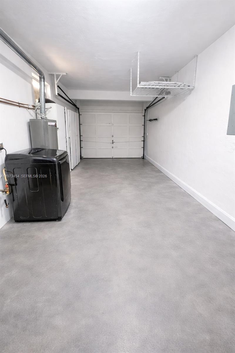 HOLLYWOOD LITTLE RANCHES - Residential Lease