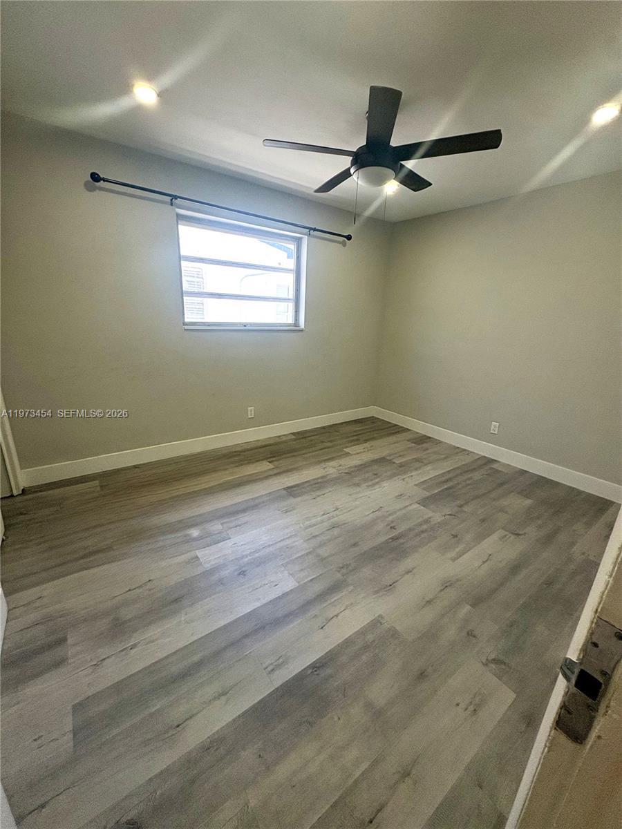 HOLLYWOOD LITTLE RANCHES - Residential Lease