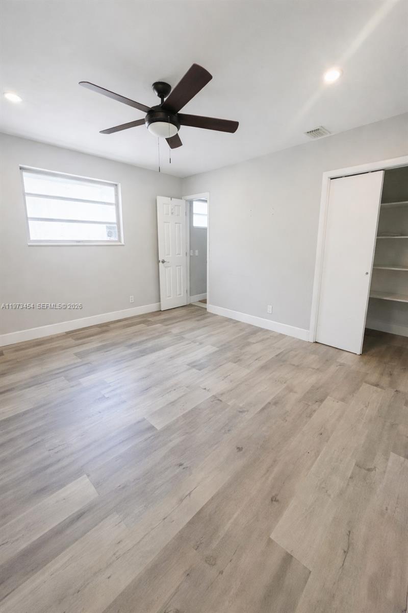 HOLLYWOOD LITTLE RANCHES - Residential Lease