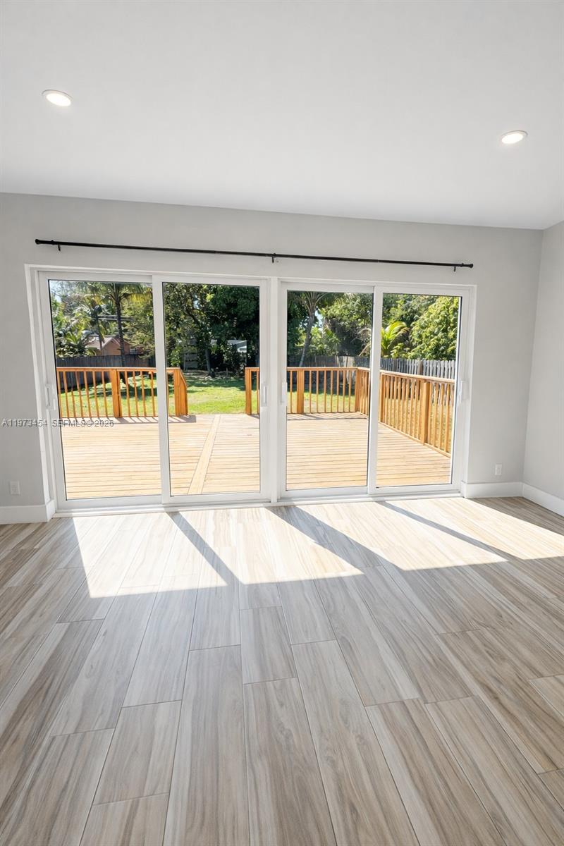 HOLLYWOOD LITTLE RANCHES - Residential Lease