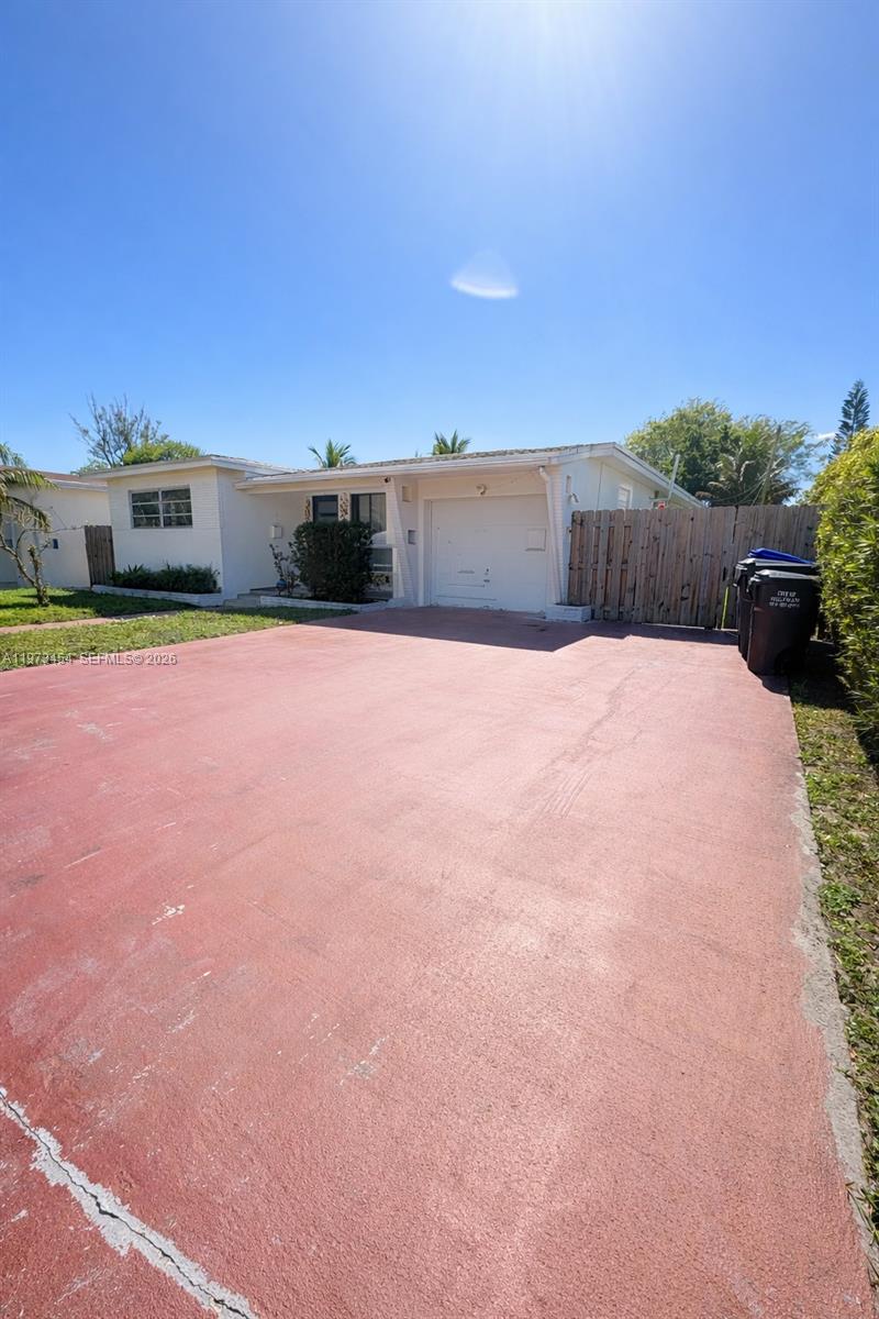 HOLLYWOOD LITTLE RANCHES - Residential Lease