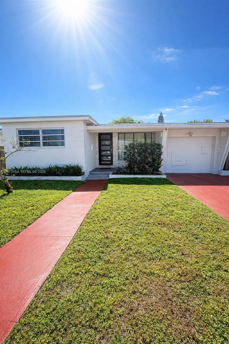 HOLLYWOOD LITTLE RANCHES - Residential Lease