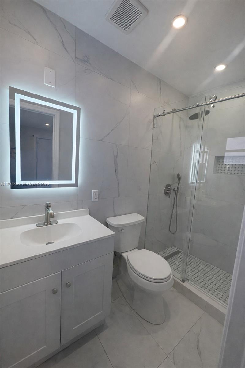 HOLLYWOOD LITTLE RANCHES - Residential Lease