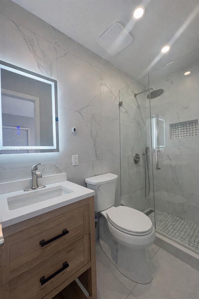 HOLLYWOOD LITTLE RANCHES - Residential Lease