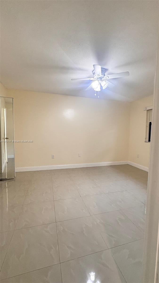 THE COURTS AT KENDALL CON - Residential Lease