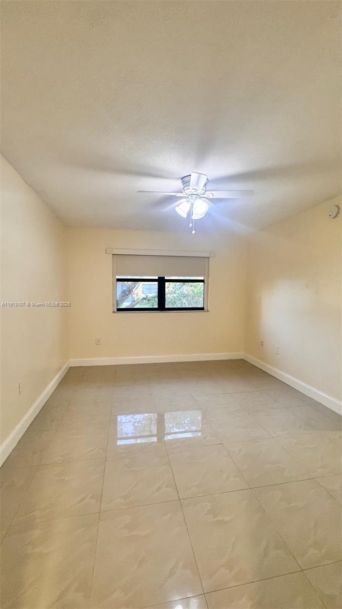 THE COURTS AT KENDALL CON - Residential Lease