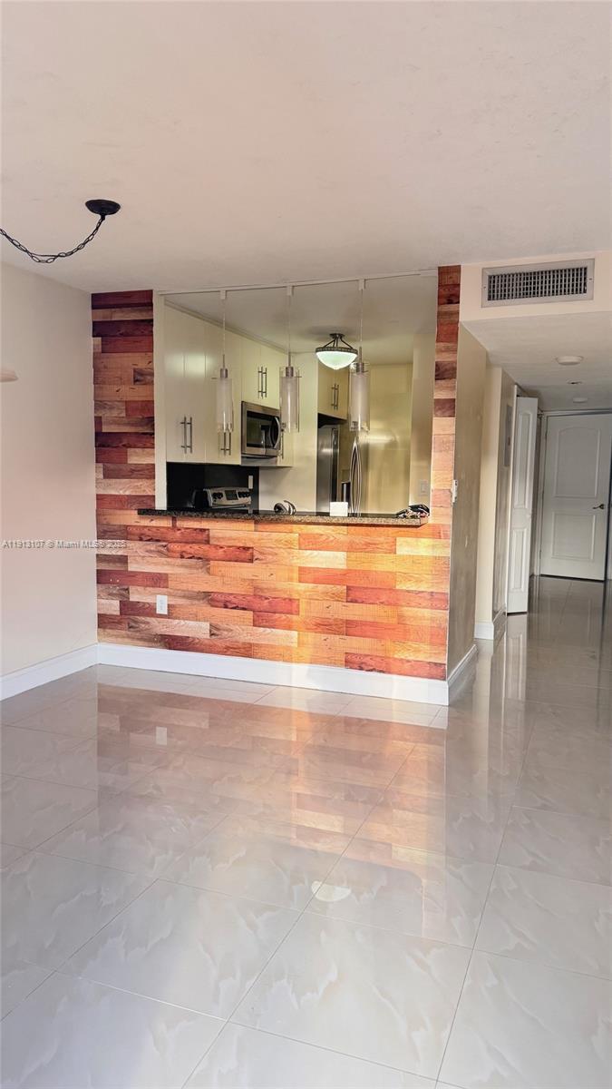 THE COURTS AT KENDALL CON - Residential Lease