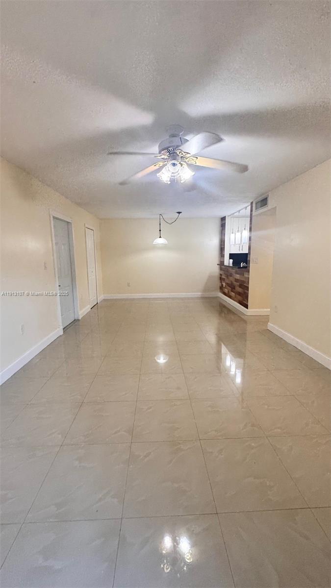 THE COURTS AT KENDALL CON - Residential Lease