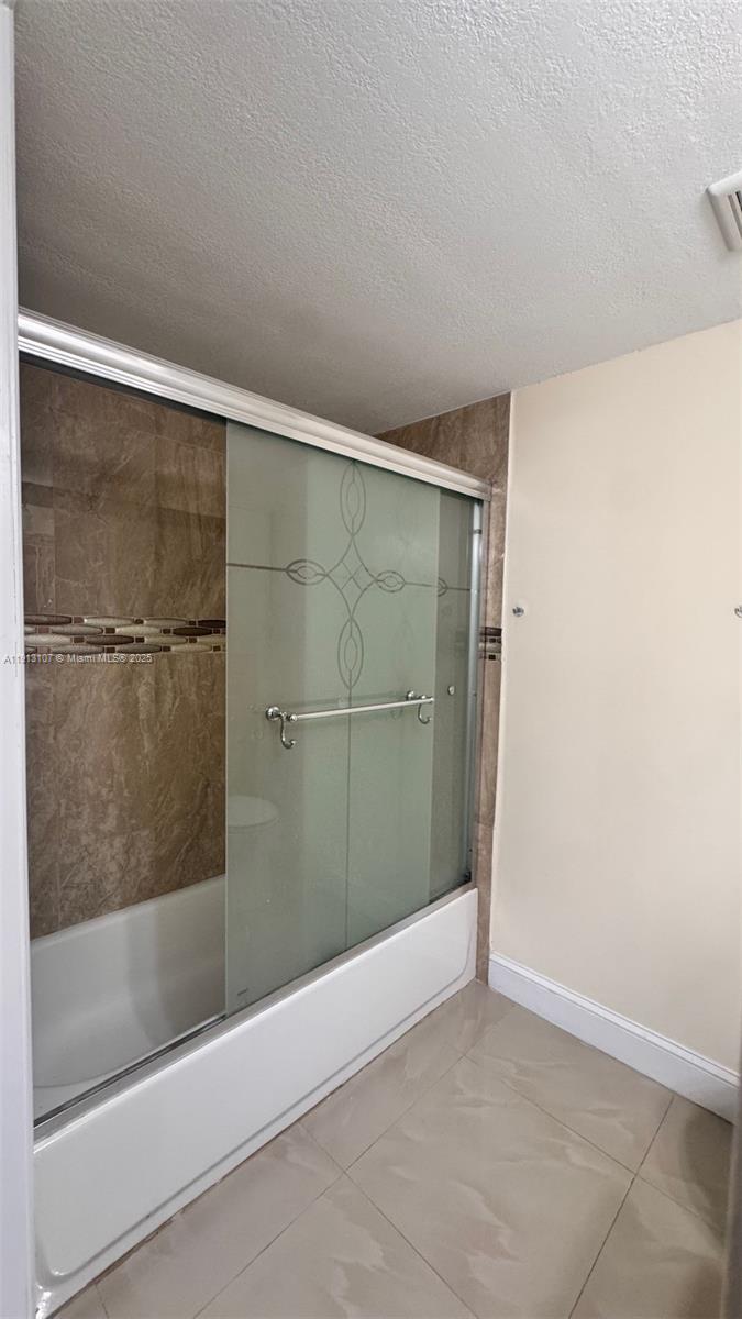 THE COURTS AT KENDALL CON - Residential Lease