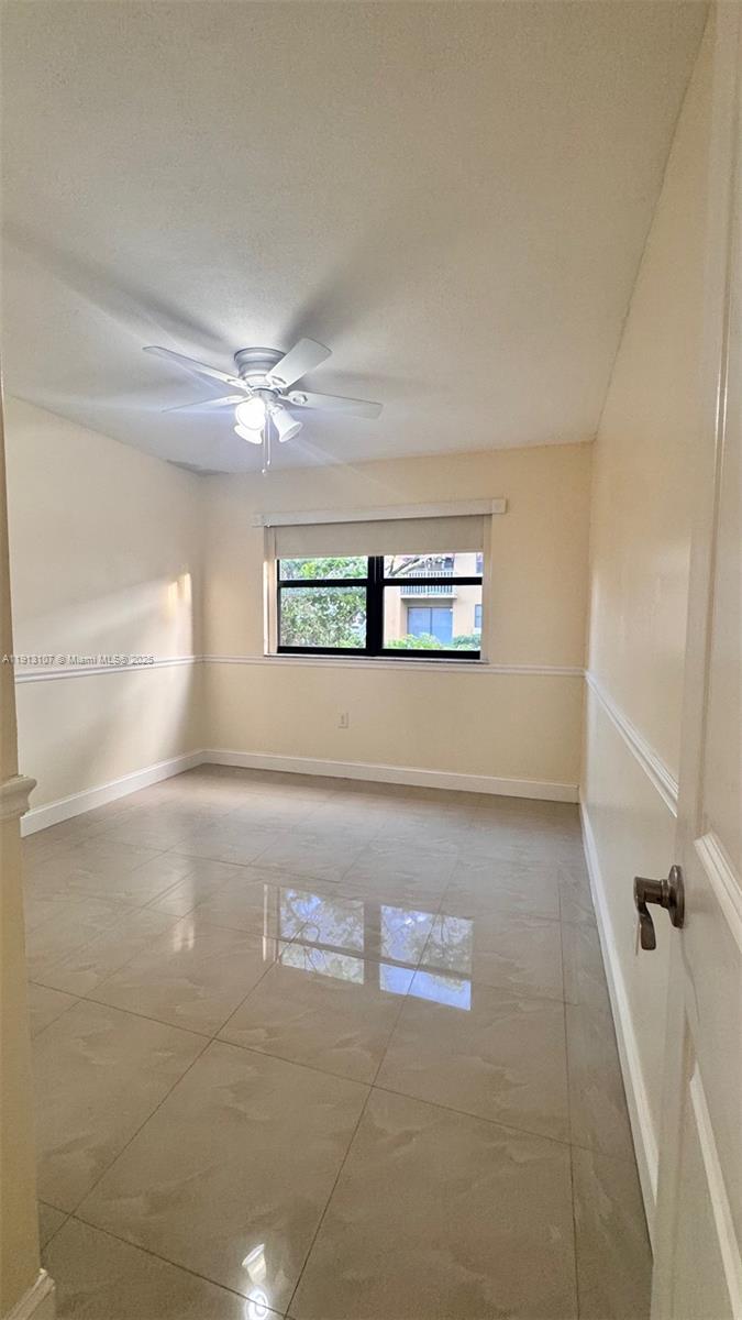 THE COURTS AT KENDALL CON - Residential Lease