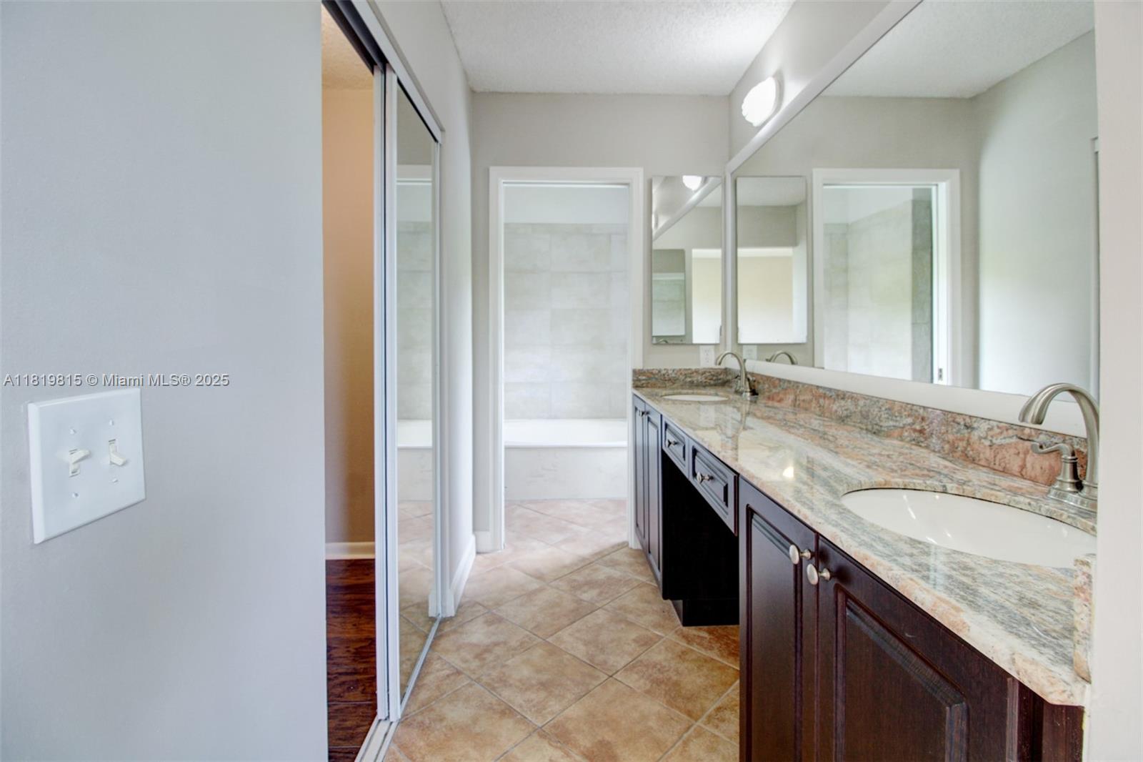 LAKESIDE SOUTH - Residential