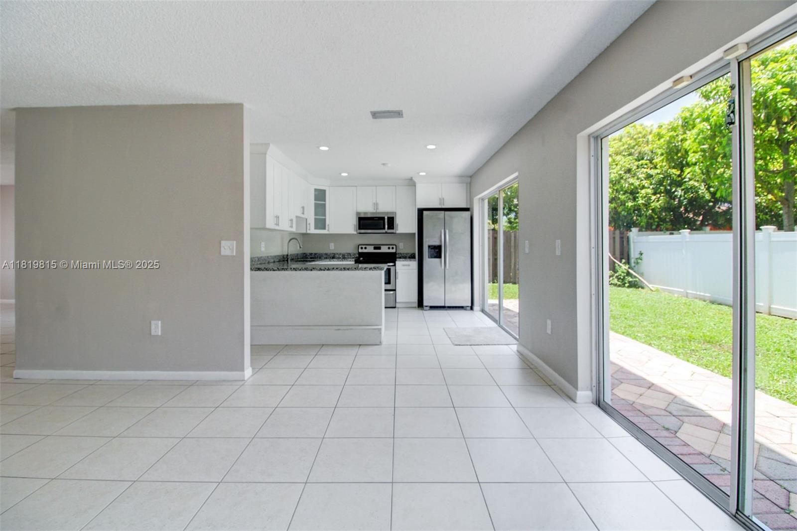 LAKESIDE SOUTH - Residential