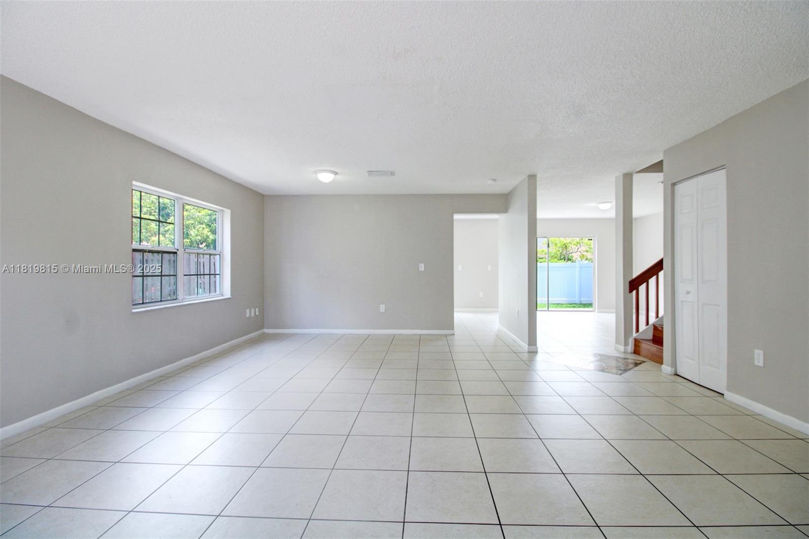 LAKESIDE SOUTH - Residential
