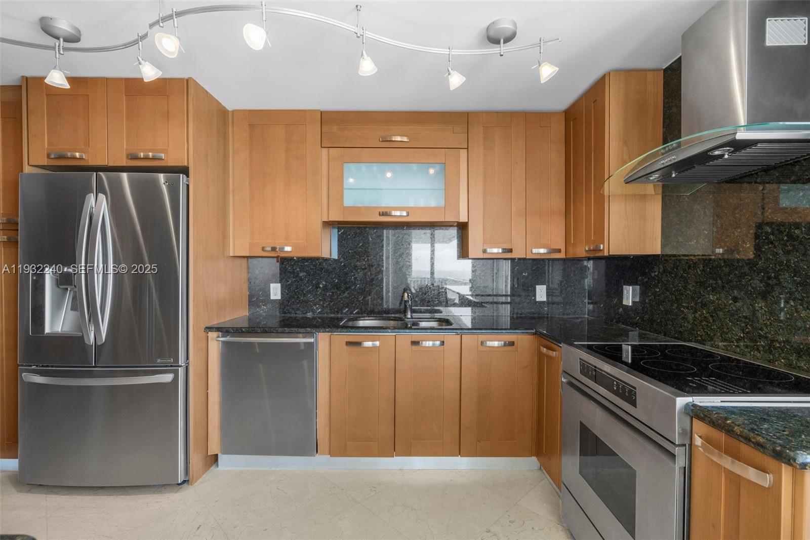 CASA DEL MAR CONDO - Residential