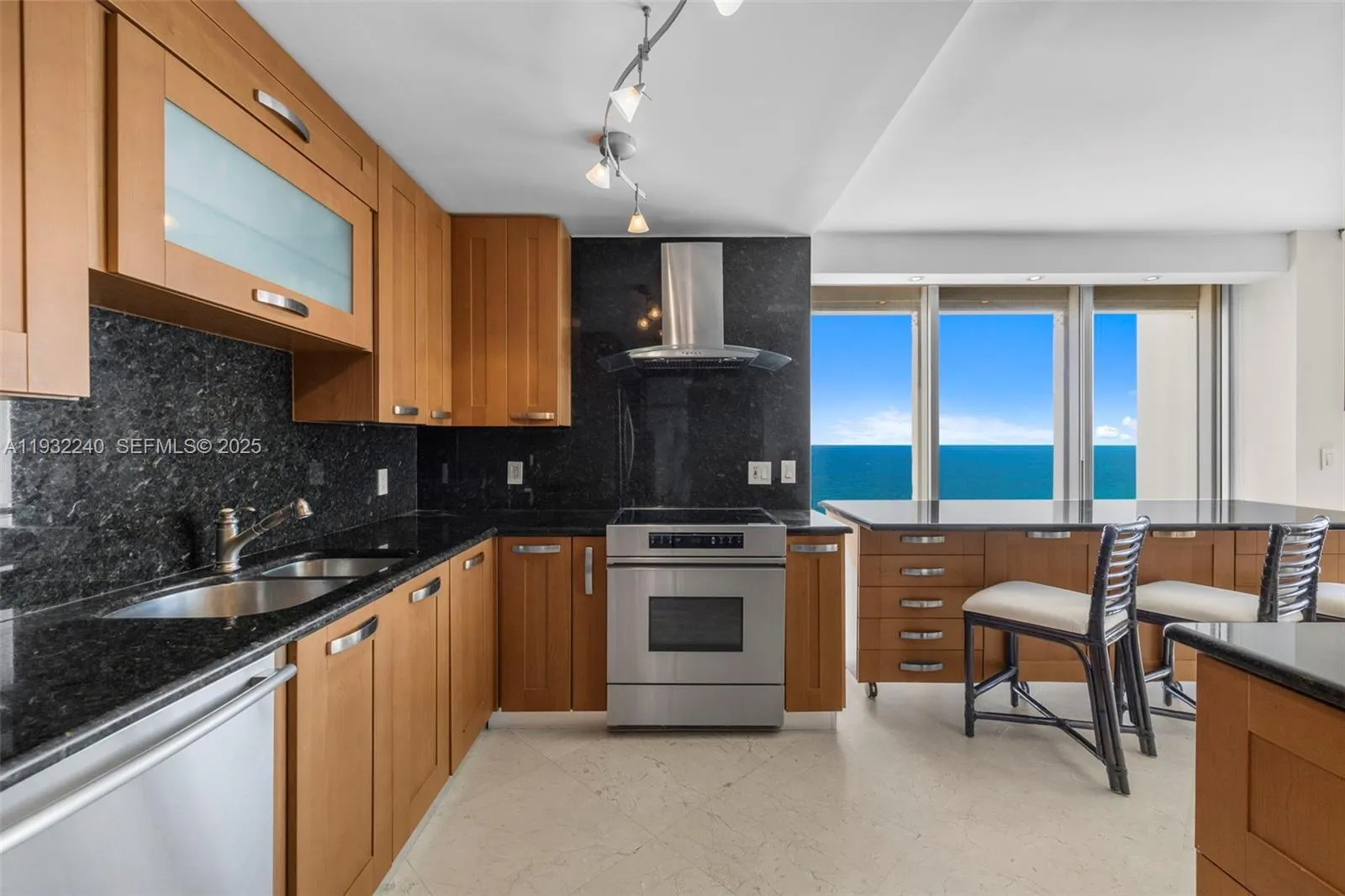 Key Biscayne, Florida 33149, United States, 3 Bedrooms Bedrooms, ,3 BathroomsBathrooms,Residential,Active,256816