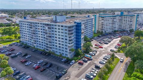 Condominium in Hollywood FL 4200 Hillcrest Dr Dr.jpg