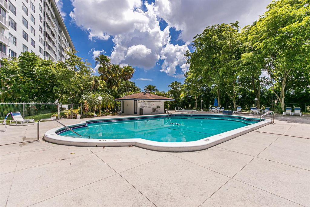 Photo of 3800 Hillcrest Dr #507, Hollywood, FL 33021 (MLS # A11506414)