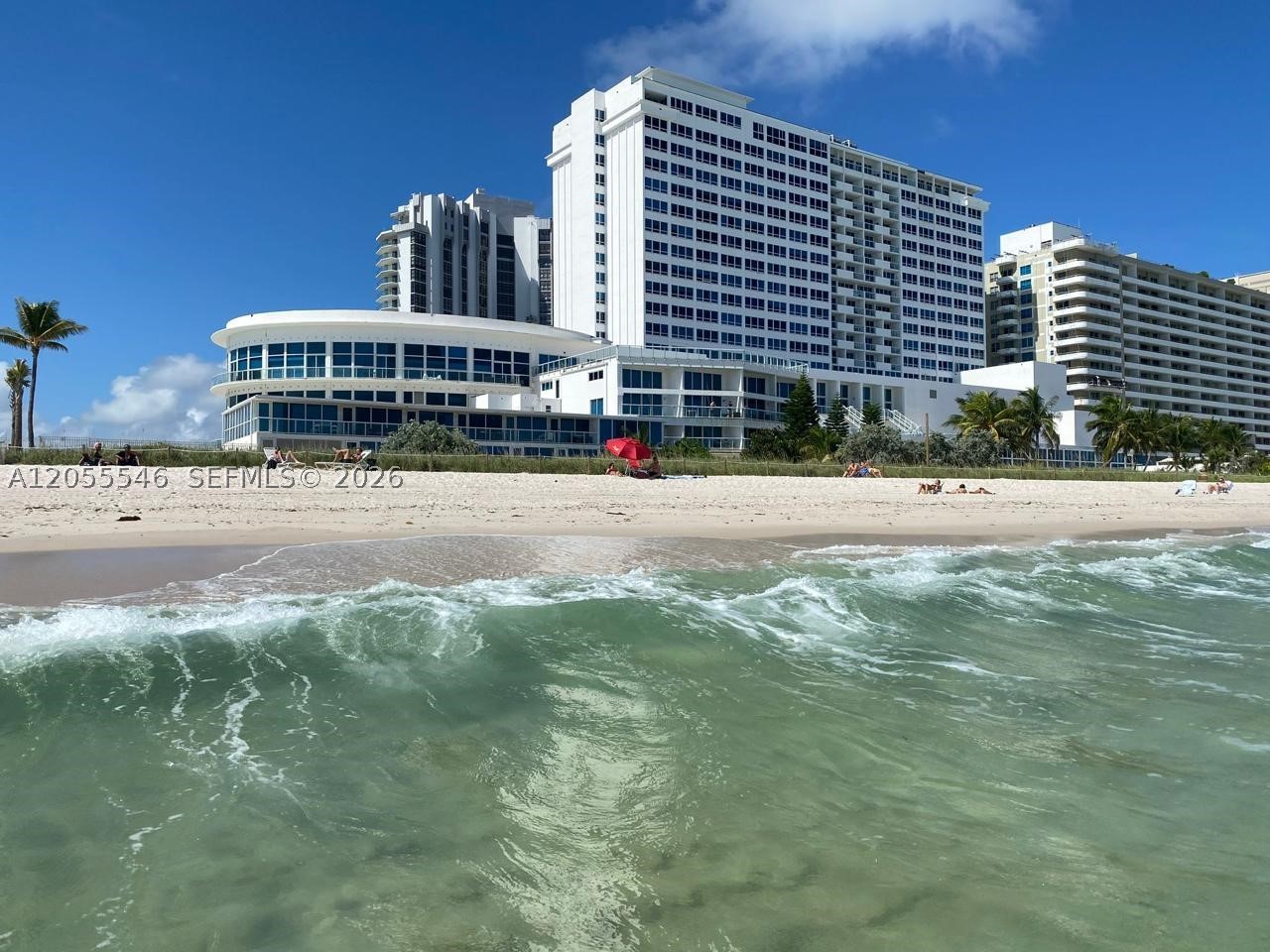 5445 Collins Ave 1515