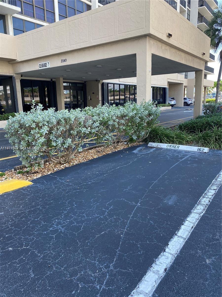 AVANT GARDE CONDO - Residential Lease