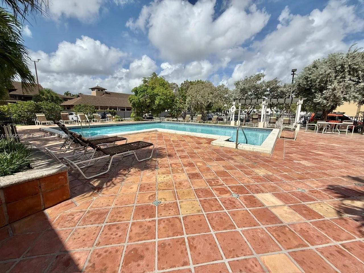 10405 N Kendall Dr A114