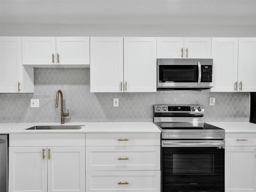 Photo of 932 Mandarin Isle #1, Fort Lauderdale, FL 33315 (MLS # A11987857)