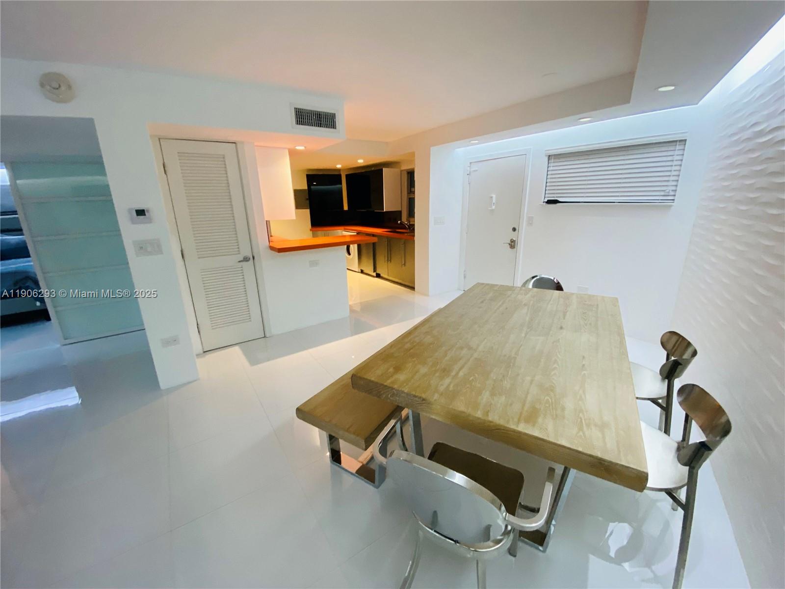 OCTAGON TOWERS I CONDO - Residential Lease