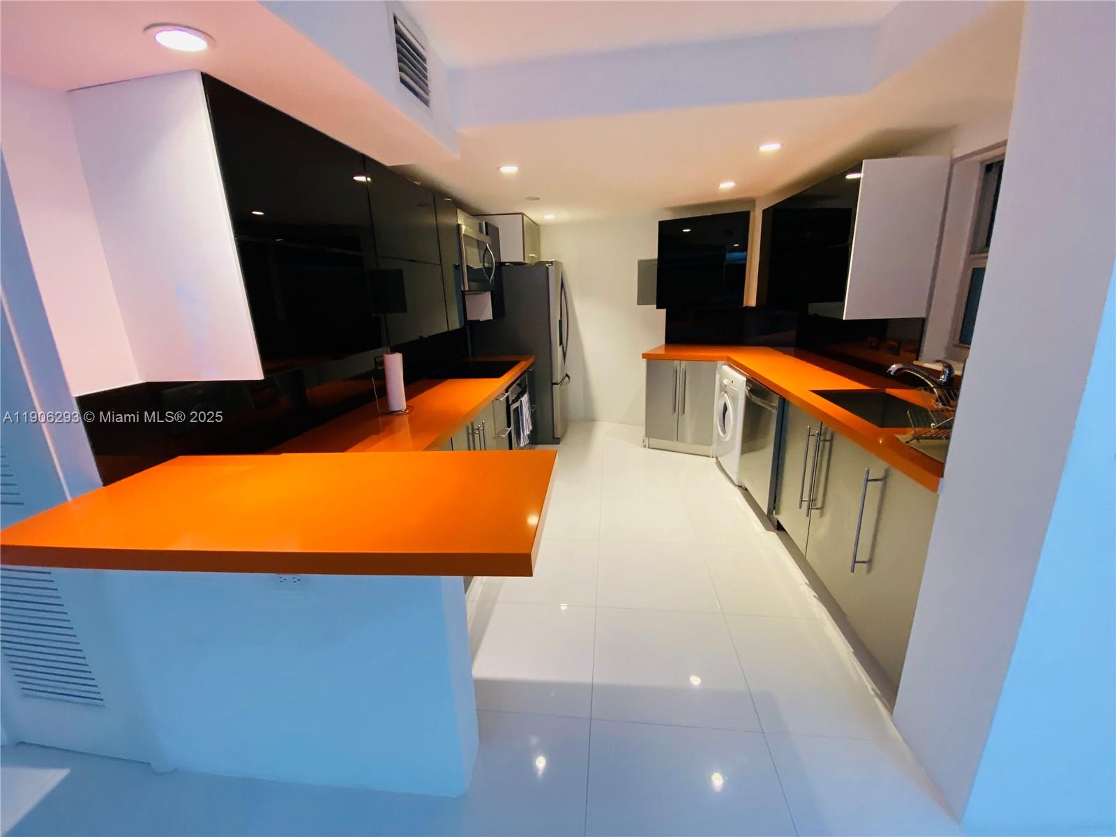 OCTAGON TOWERS I CONDO - Residential Lease