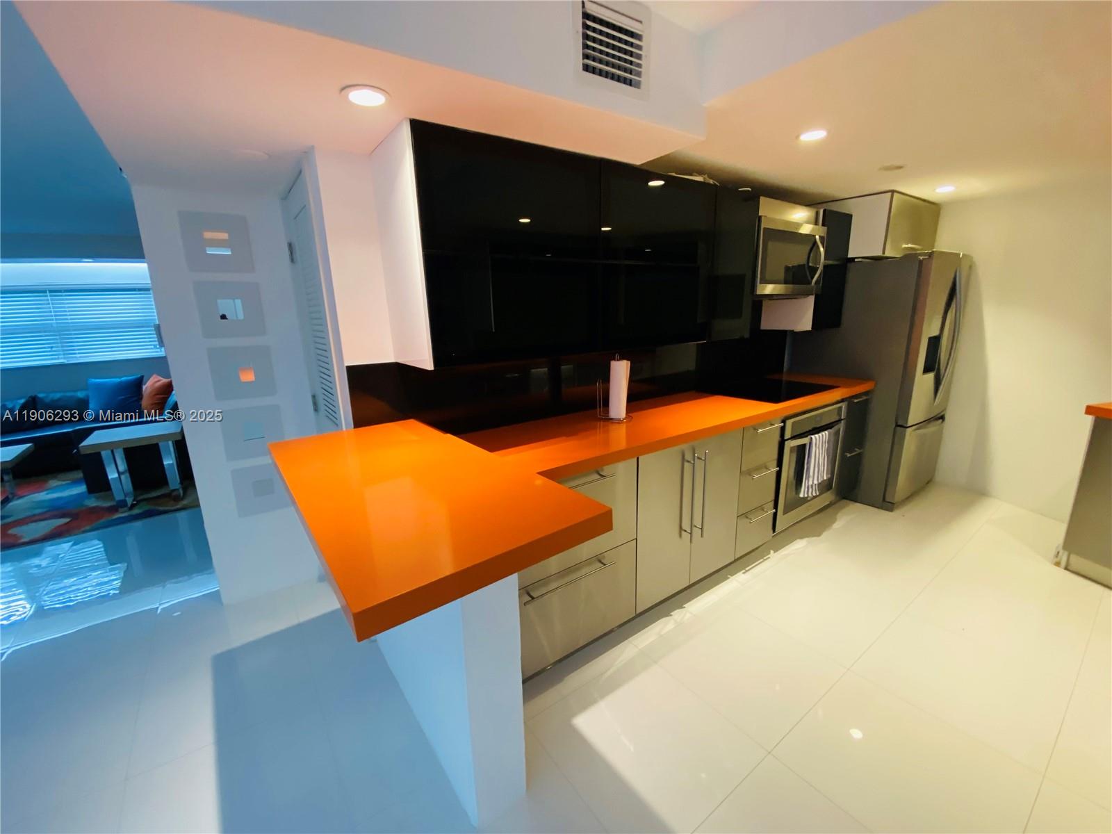 OCTAGON TOWERS I CONDO - Residential Lease