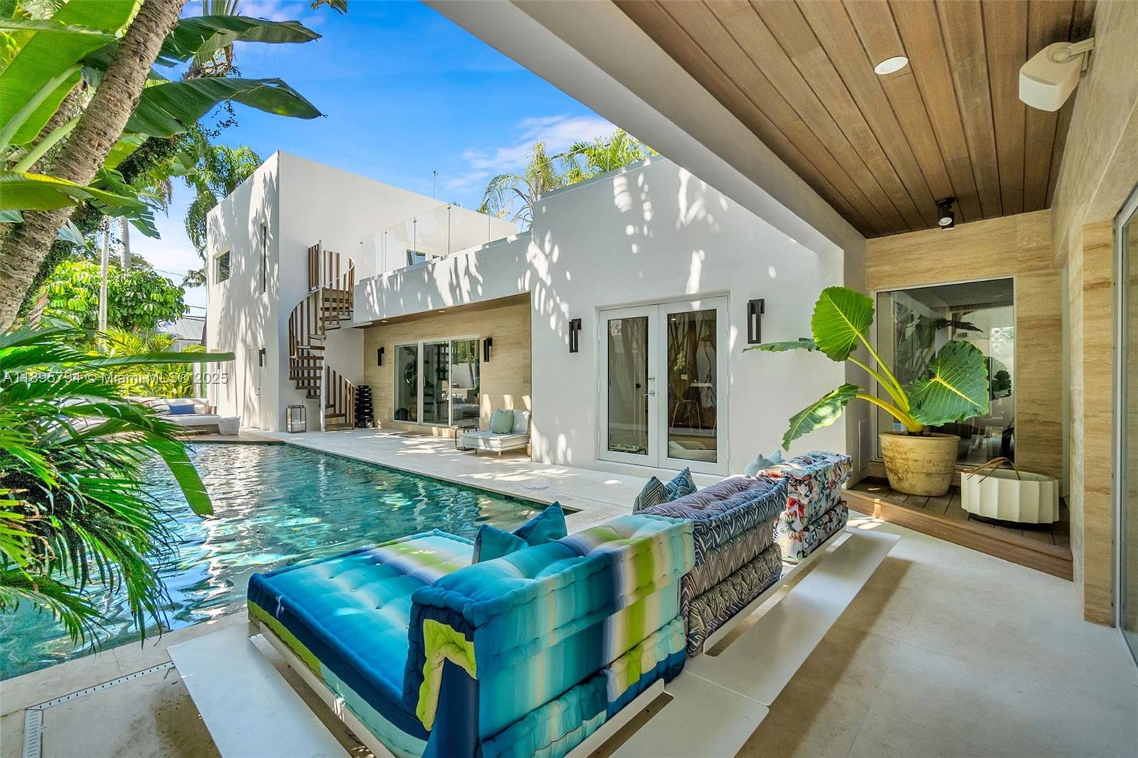 CRYSTAL BLUFF - Residential