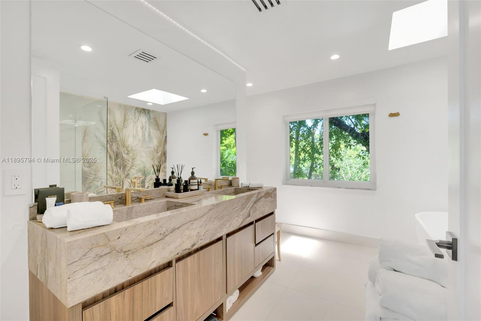 CRYSTAL BLUFF - Residential