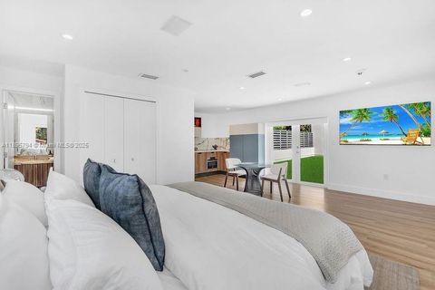3330 Crystal Ct Miami FL 33133