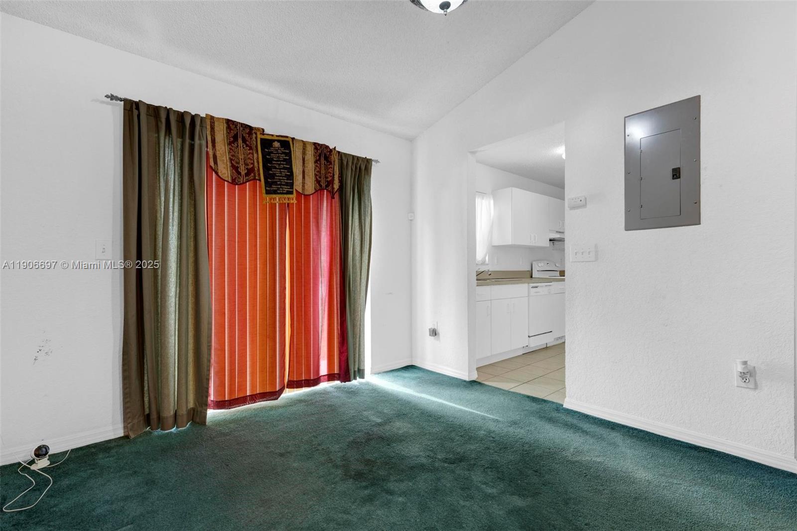 LESLIE LAKE NORTH - Residential