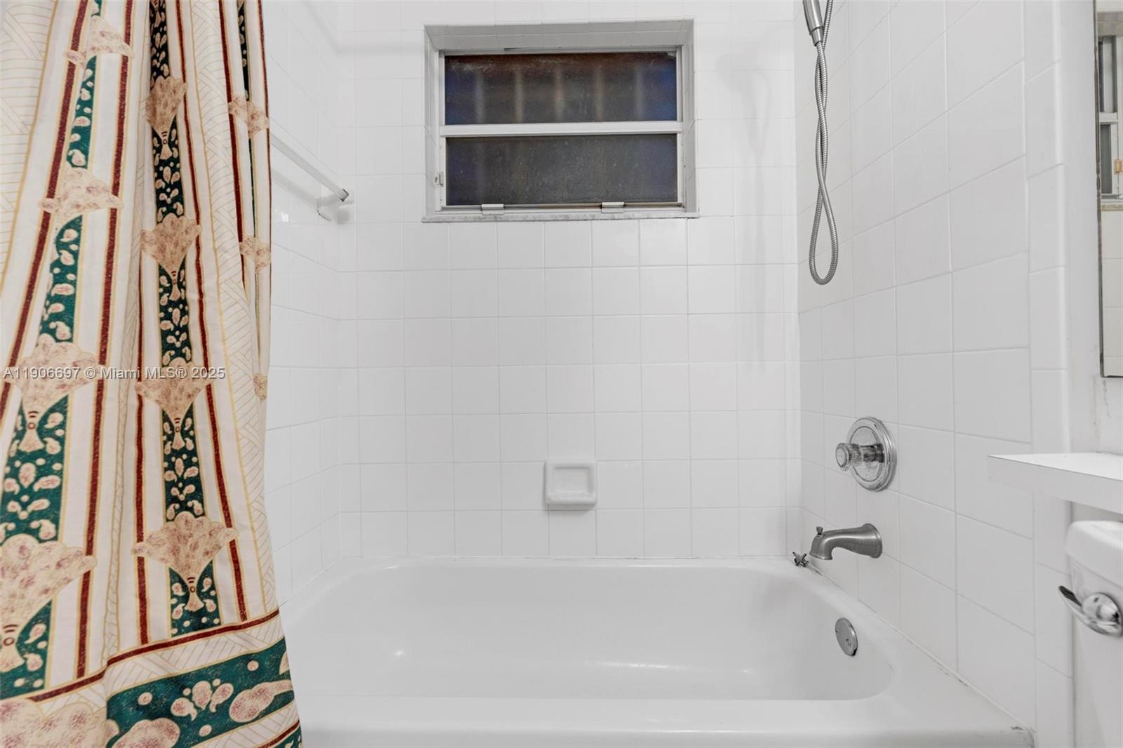 LESLIE LAKE NORTH - Residential