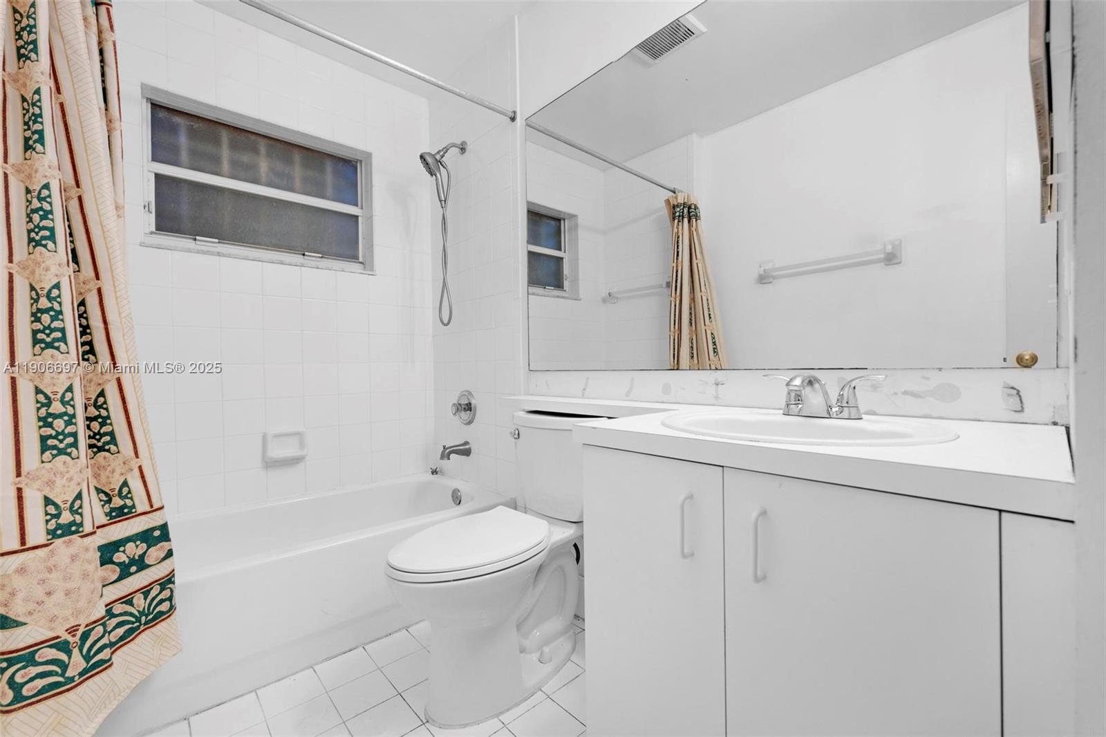 LESLIE LAKE NORTH - Residential