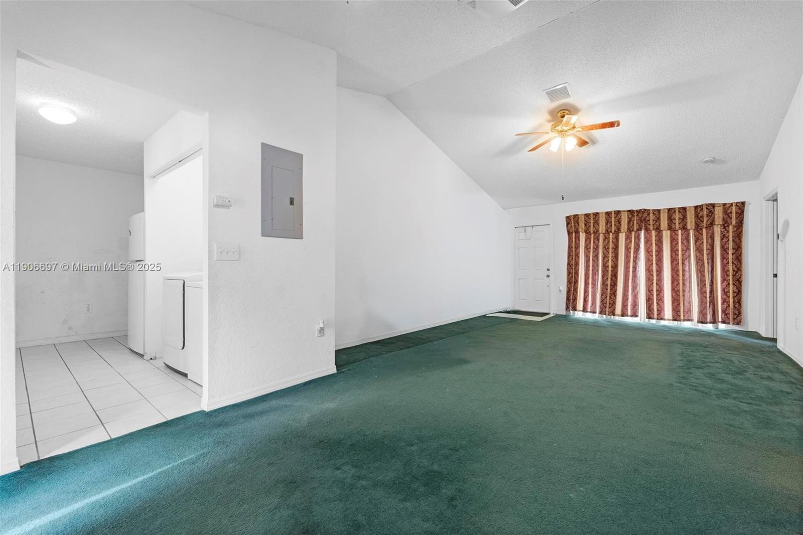 LESLIE LAKE NORTH - Residential