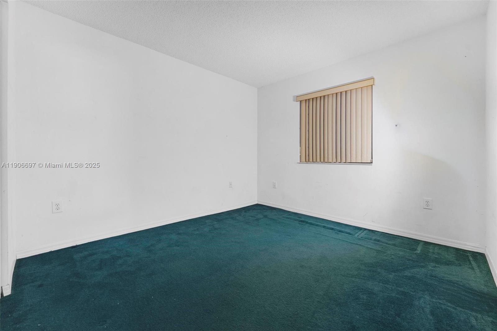 LESLIE LAKE NORTH - Residential