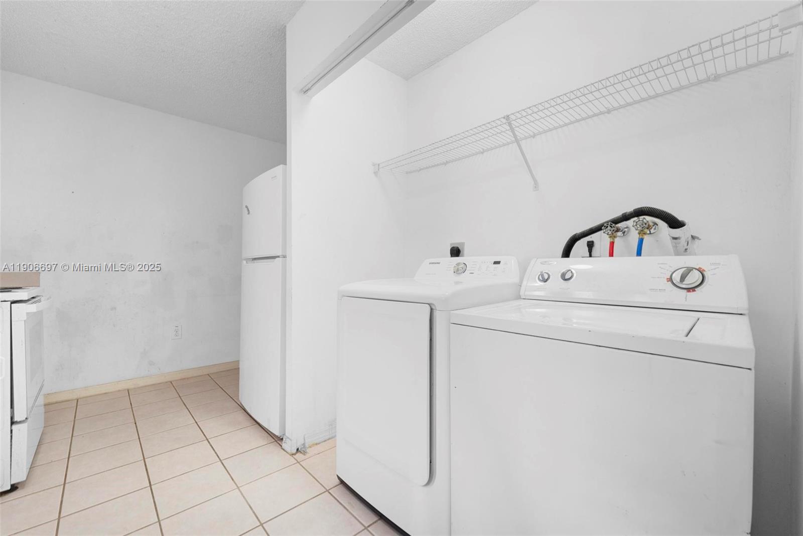 LESLIE LAKE NORTH - Residential