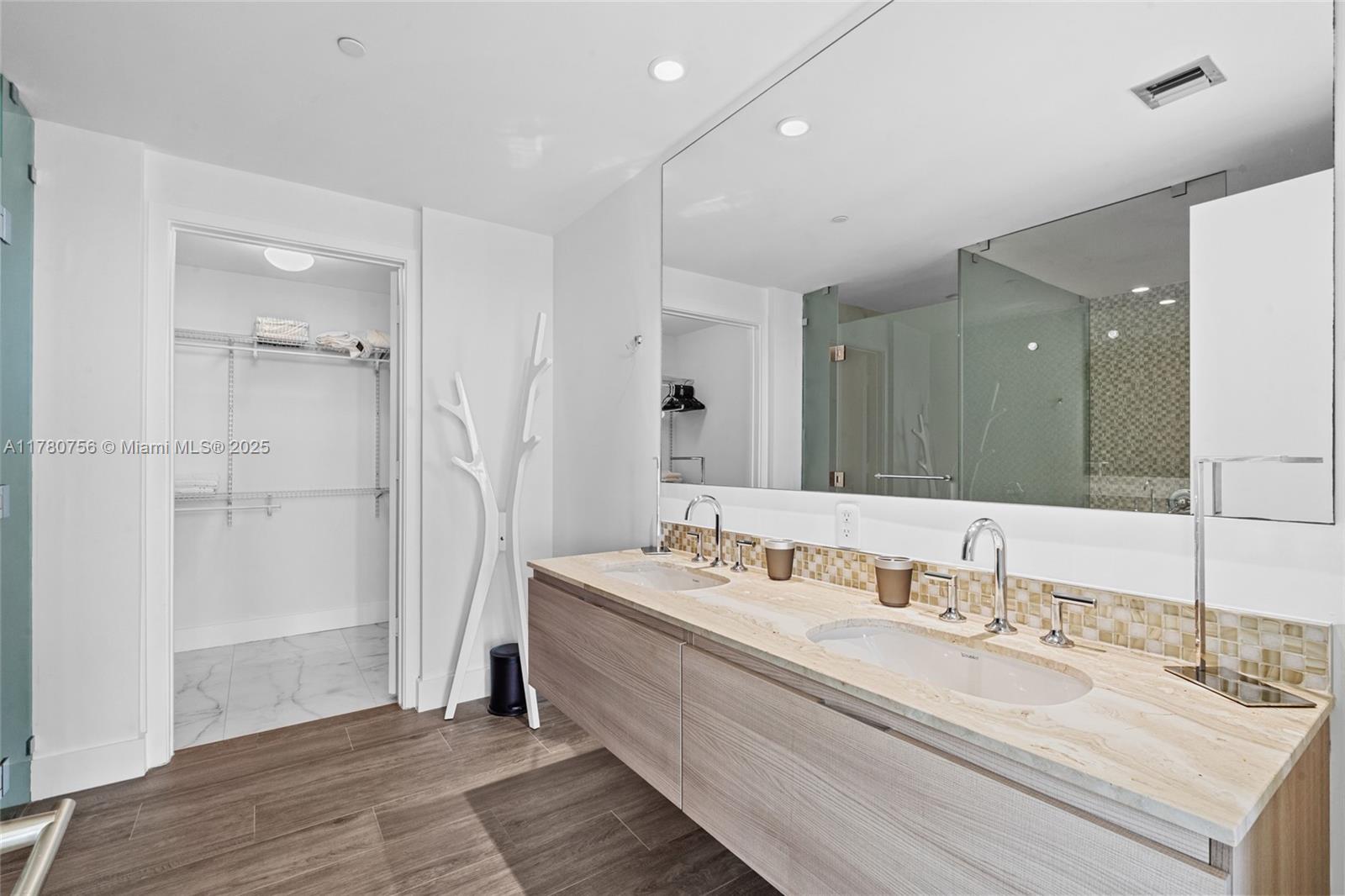 BISCAYNE BEACH CONDO - Residential