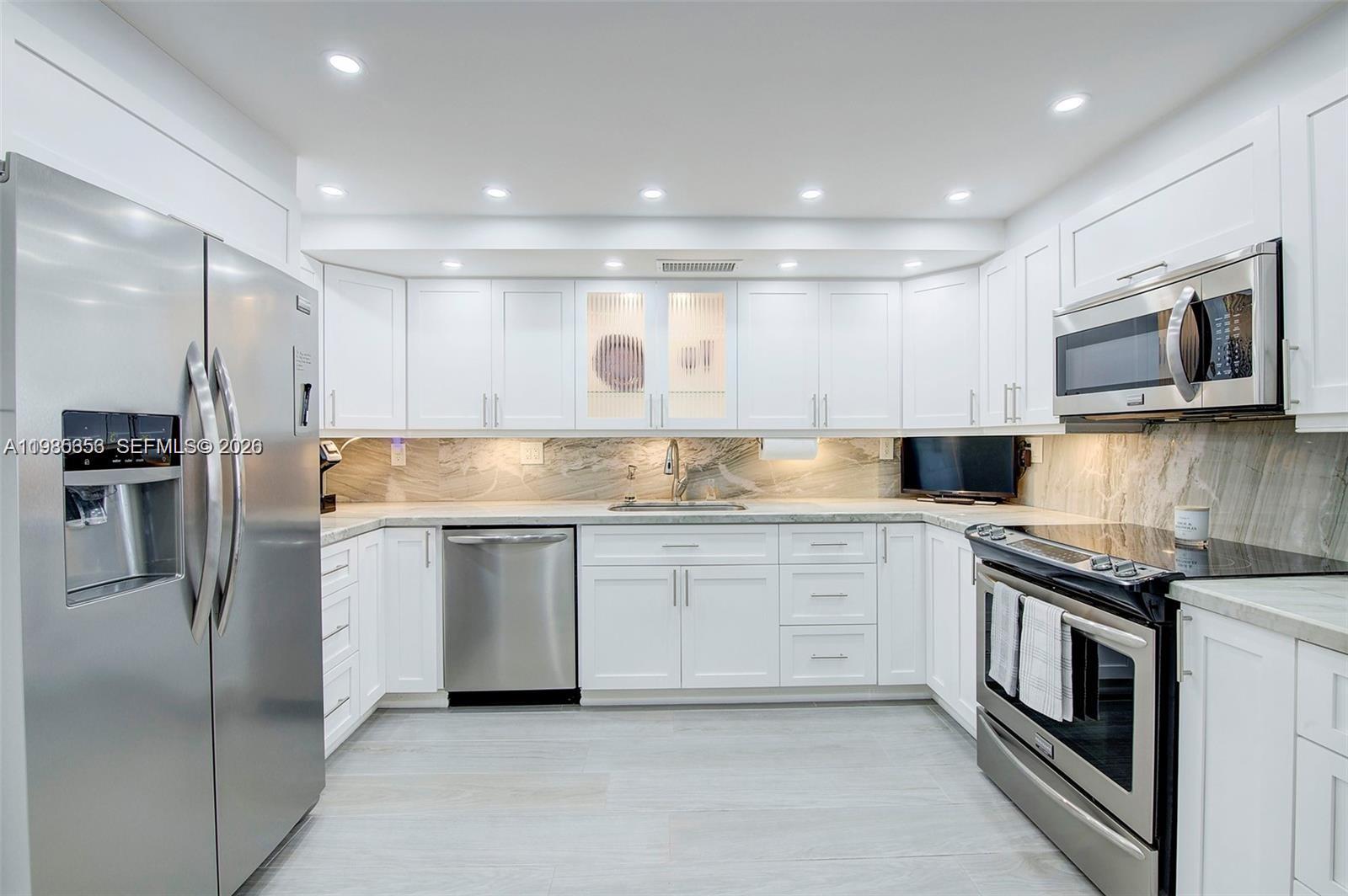 ALLINGTON TOWERS CONDO - Residential