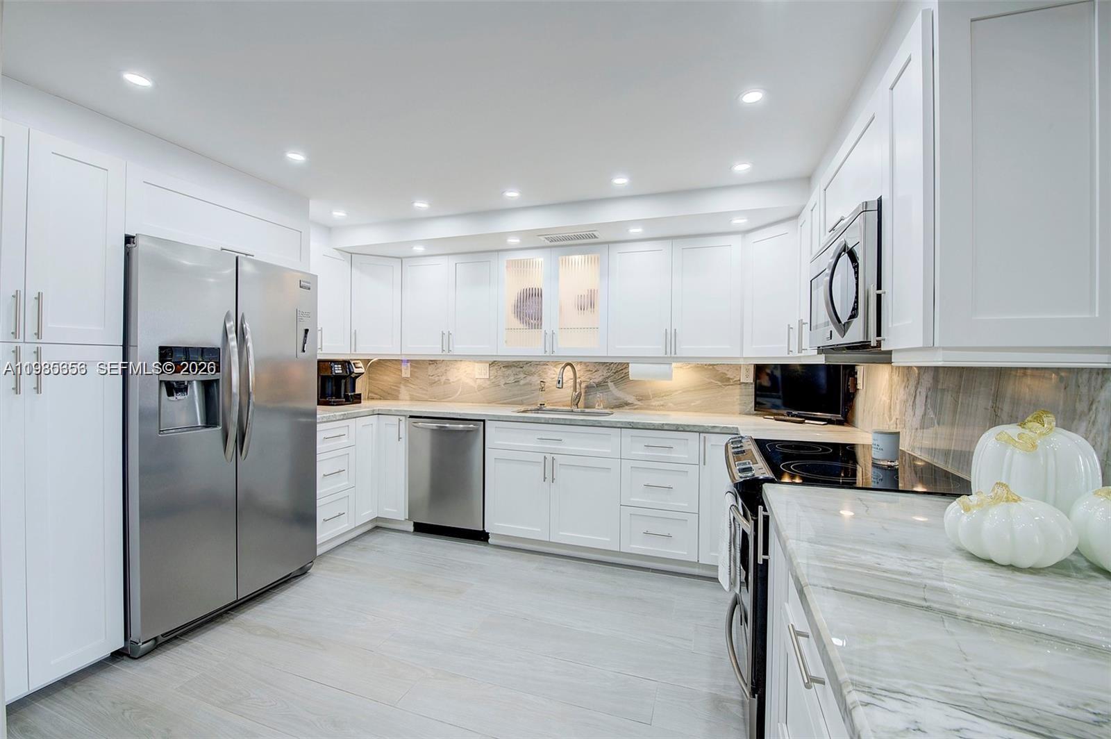 ALLINGTON TOWERS CONDO - Residential