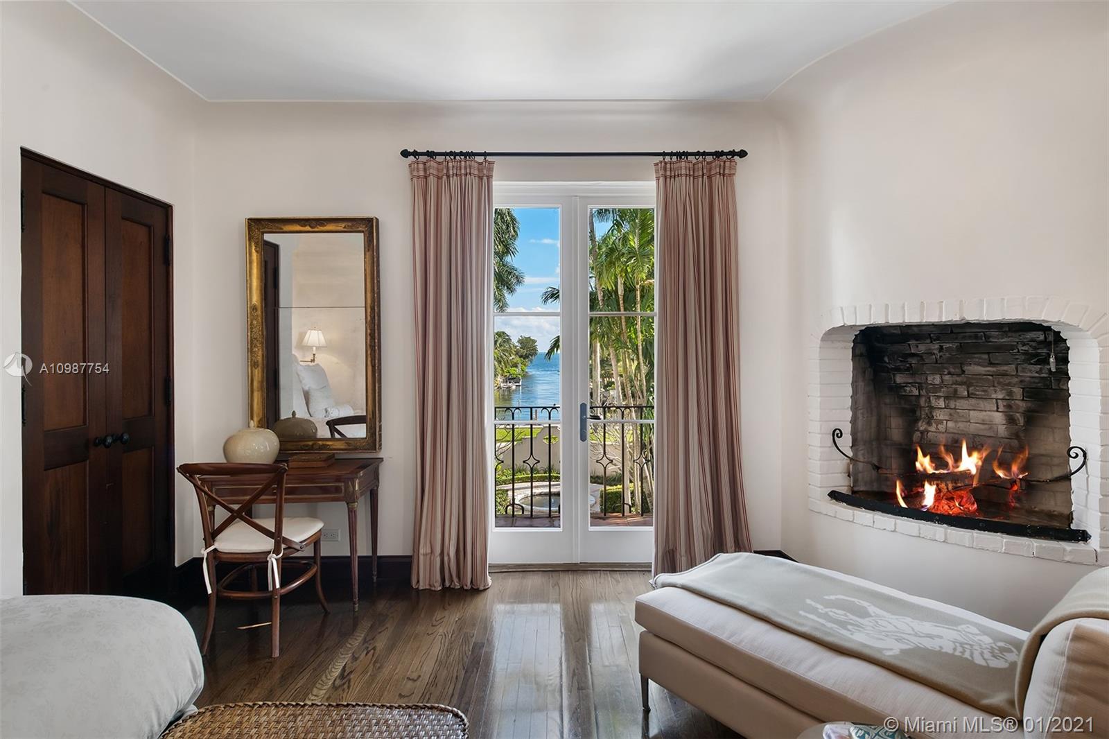 THE MOORINGS - Residential