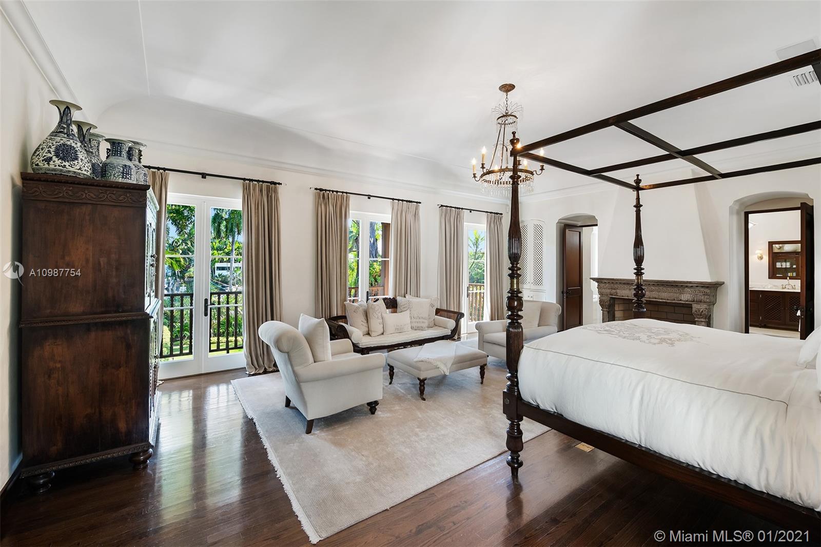 THE MOORINGS - Residential