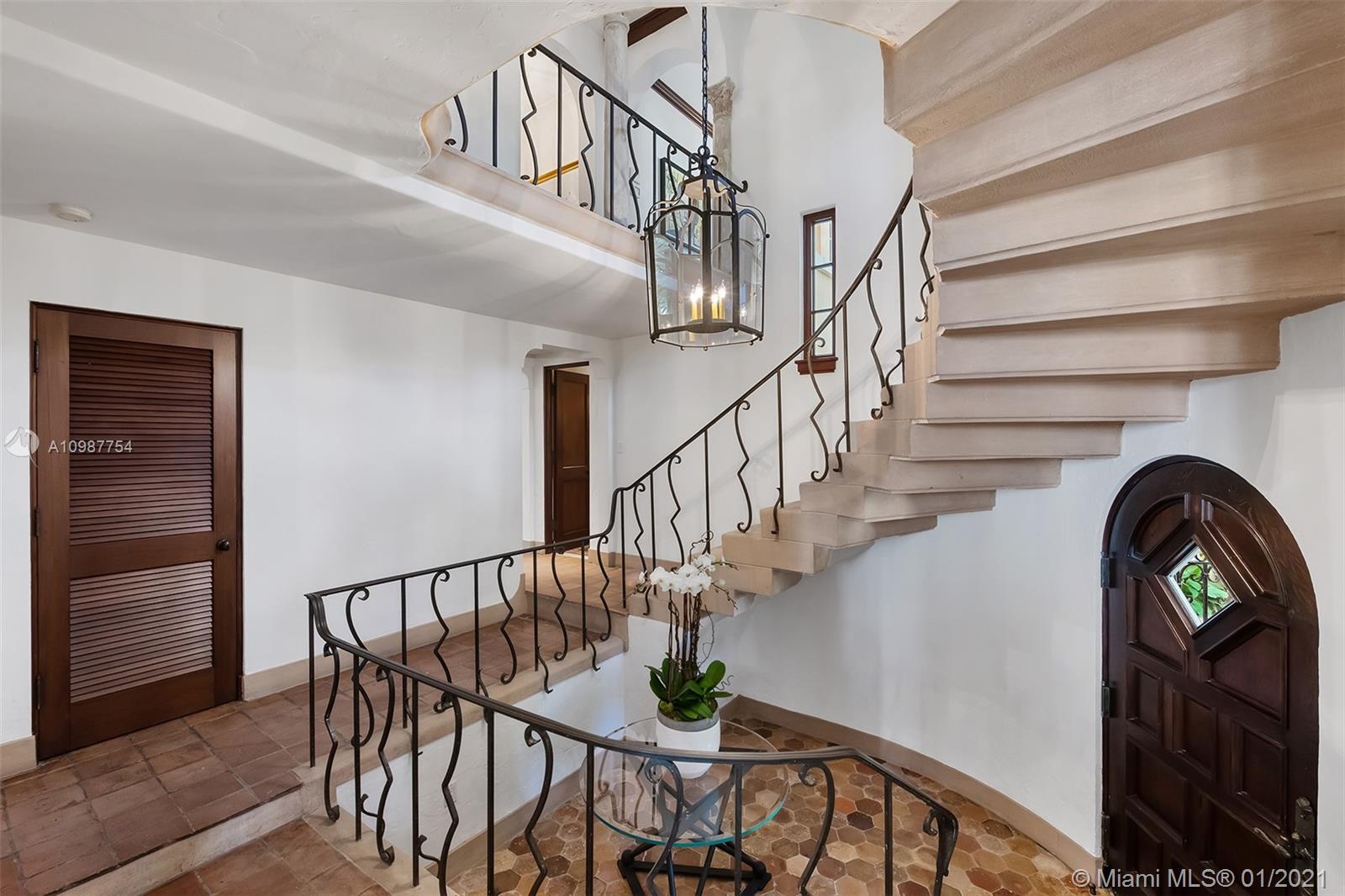 THE MOORINGS - Residential